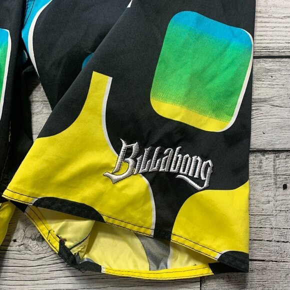 Billabong Geometric Print Board Shorts - Picture 3 of 10
